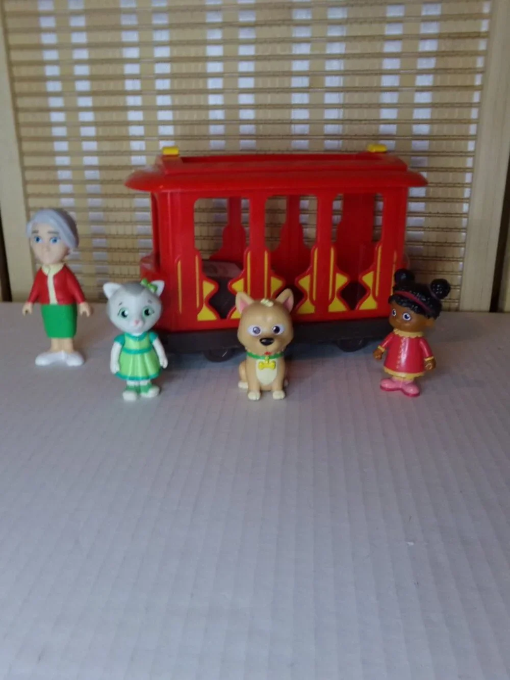 The Fred Rogers Company Tollytots Chiming Trolley Figures Toys